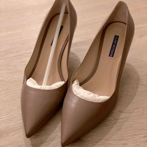 (New) Stuart Weitzman Kitten Heels Cindy 45 - beige/tan size 11